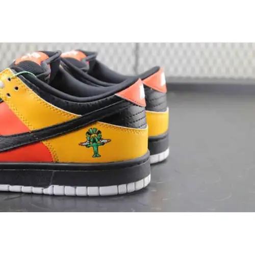 Dunk Low Raygun Pro SB 'Raygun'