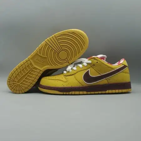 Dunk Low Premium SB Dunk 'Yellow Lobster'
