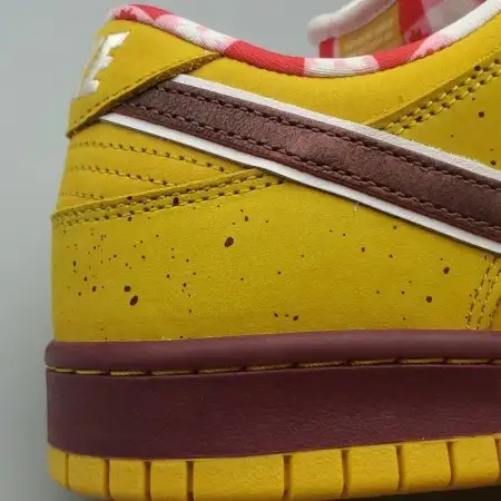 Dunk Low Premium SB Dunk 'Yellow Lobster'
