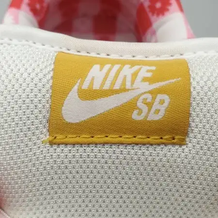 Dunk Low Premium SB Dunk 'Yellow Lobster'