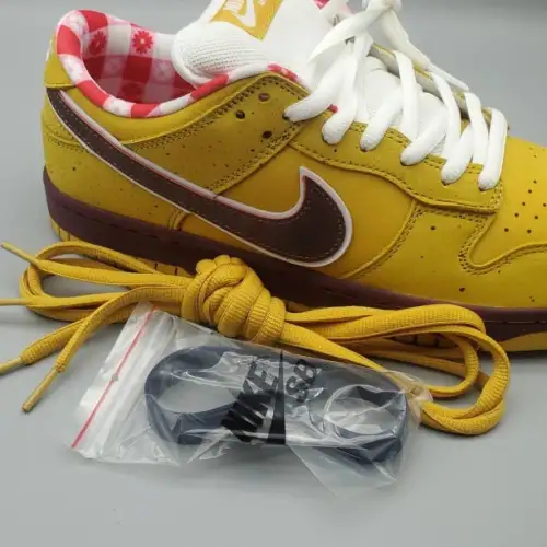 Dunk Low Premium SB Dunk 'Yellow Lobster'