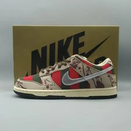 Dunk Freddy Krueger Low Pro SB 'Freddy Krueger'