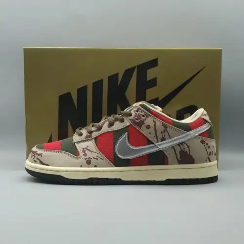 Dunk Freddy Krueger Low Pro SB 'Freddy Krueger'