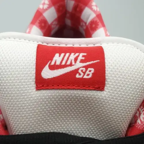 Dunk Low Premium SB 'Lobster'' 