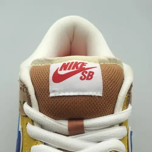 Dunk Low SB Premium Newcastle Brown Ale 'Newcastle Brown Ale'
