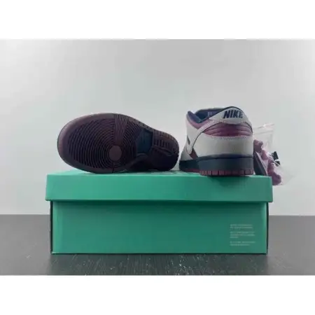 Dunk Low SB 'True True Berry Berry'