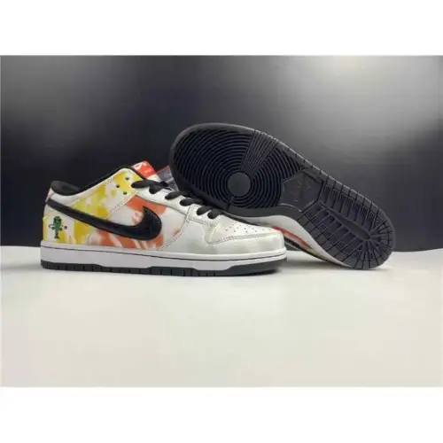 Dunk SB Low 'Tie-Dye Raygun - White'