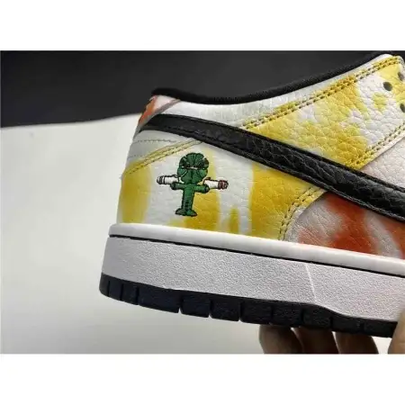 Dunk SB Low 'Tie-Dye Raygun - White'
