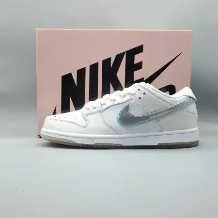 Diamond Supply Co. x Dunk Low Pro White Diamond SB 'White Diamond'