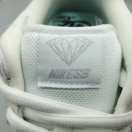 Diamond Supply Co. x Dunk Low Pro White Diamond SB 'White Diamond'