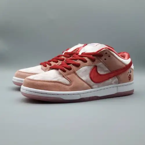 StrangeLove x Dunk  Dunk Low SB Low SB 'Valentine's Day' Special Box
