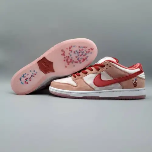 StrangeLove x Dunk  Dunk Low SB Low SB 'Valentine's Day' Special Box