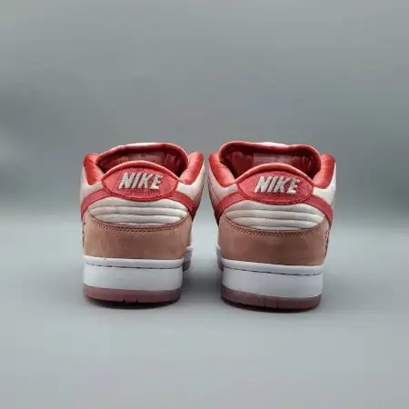 StrangeLove x Dunk  Dunk Low SB Low SB 'Valentine's Day' Special Box