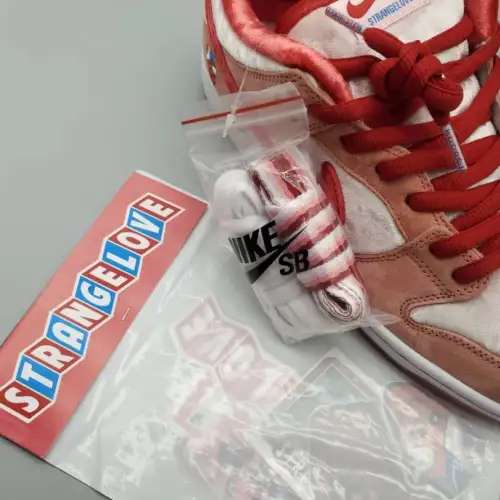 StrangeLove x Dunk  Dunk Low SB Low SB 'Valentine's Day' Special Box