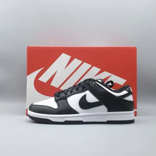 Dunk Low 'Panda'