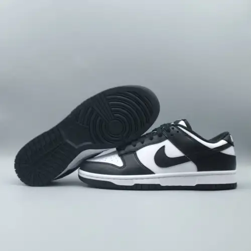 Dunk Low 'Panda'