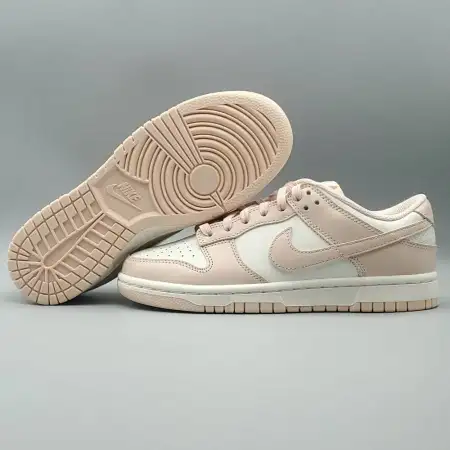 Wmns Dunk Low Dunk 'Orange Pearl'