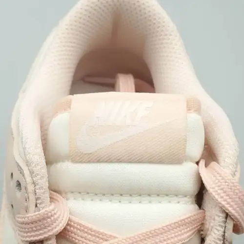 Wmns Dunk Low Dunk 'Orange Pearl'