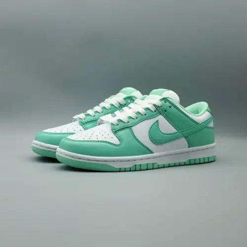 Wmns Dunk Low Dunk 'Green Glow'