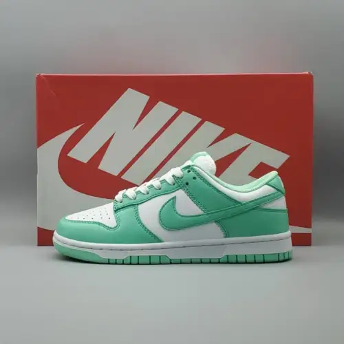 Wmns Dunk Low Dunk 'Green Glow'