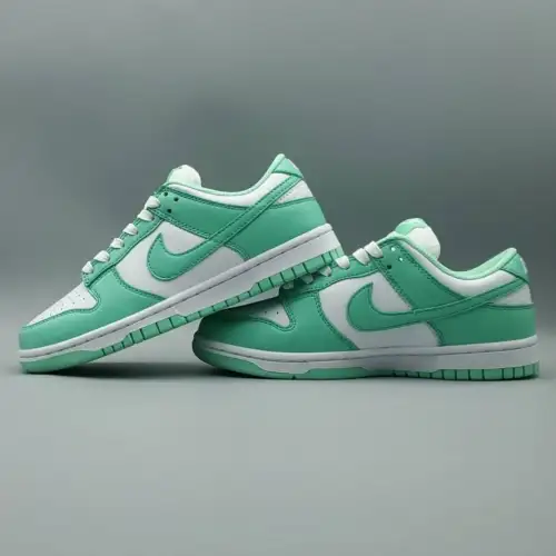 Wmns Dunk Low Dunk 'Green Glow'