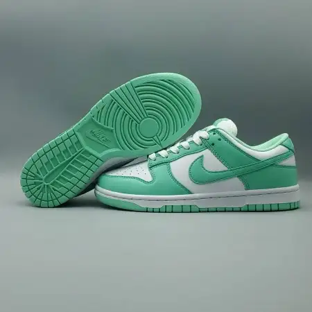Wmns Dunk Low Dunk 'Green Glow'