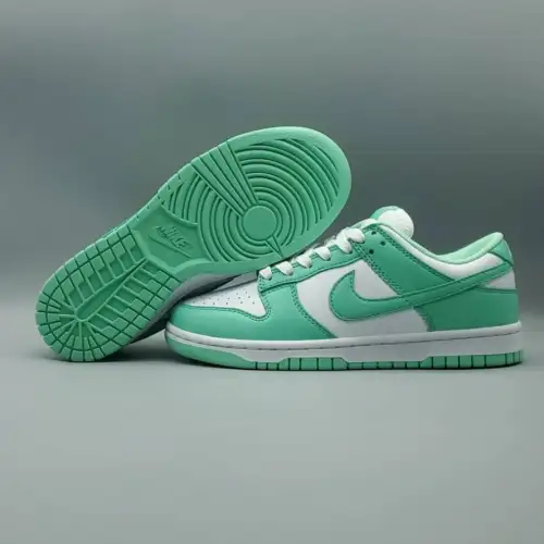 Wmns Dunk Low Dunk 'Green Glow'