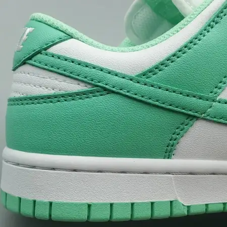 Wmns Dunk Low Dunk 'Green Glow'