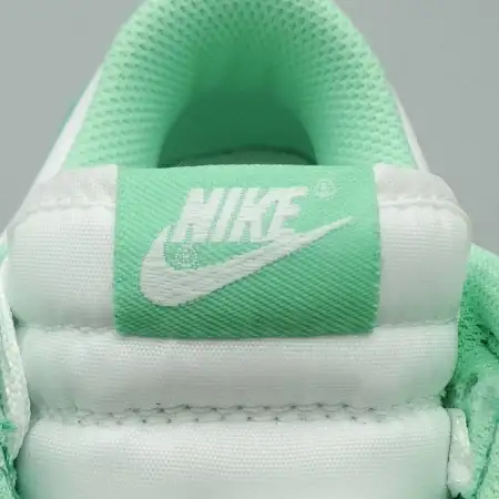 Wmns Dunk Low Dunk 'Green Glow'