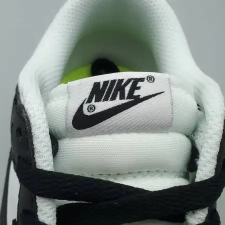 Wmns  Black White Dunk Low Next Nature 'Black White'
