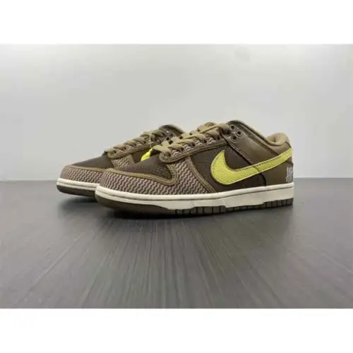 Undefeated x Dunk Dunk Low SP 'Canteen'