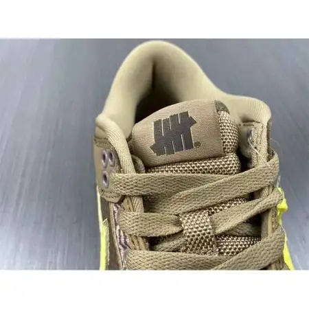 Undefeated x Dunk Dunk Low SP 'Canteen'