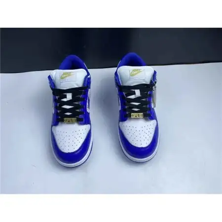 Supreme x Dunk Low OG SB QS Hyper Royal 'Hyper Royal'