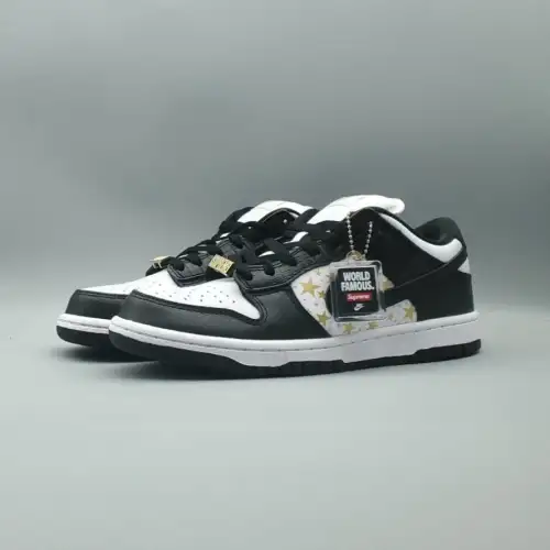 Supreme x Dunk Low OG SB QS Dunk Low SB 'Black'
