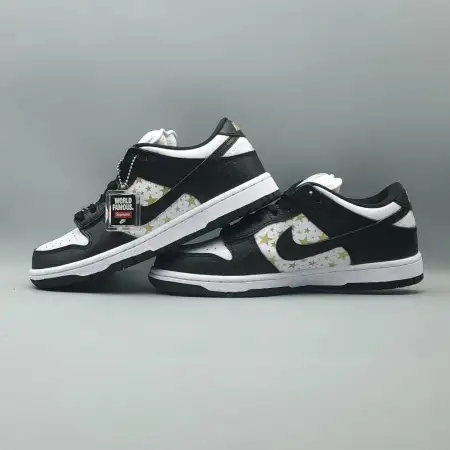 Supreme x Dunk Low OG SB QS Dunk Low SB 'Black'