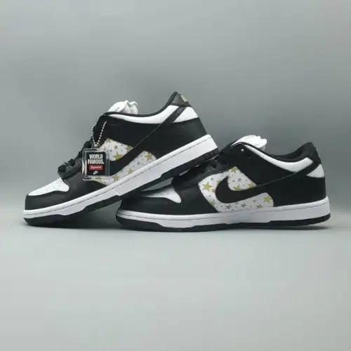 Supreme x Dunk Low OG SB QS Dunk Low SB 'Black'