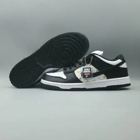 Supreme x Dunk Low OG SB QS Dunk Low SB 'Black'