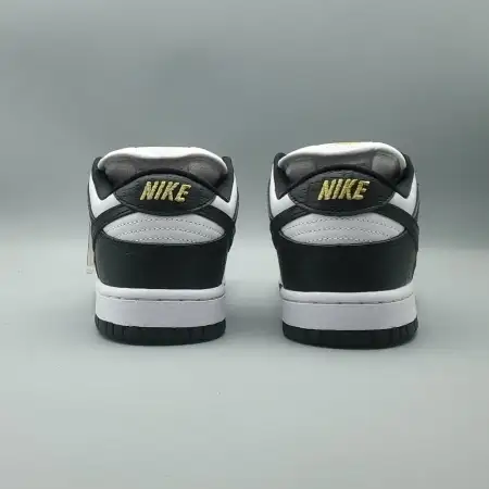 Supreme x Dunk Low OG SB QS Dunk Low SB 'Black'