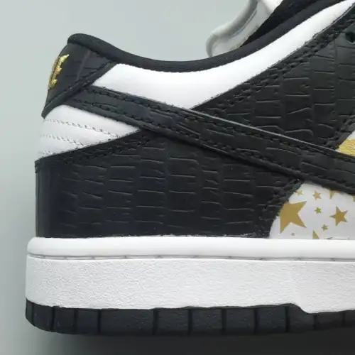 Supreme x Dunk Low OG SB QS Dunk Low SB 'Black'