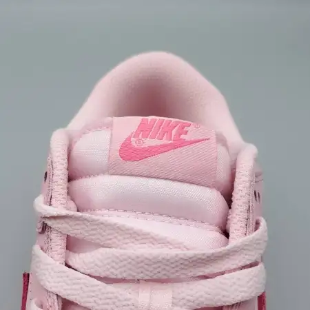 Dunk Low Triple Pink GS 'Triple Pink'