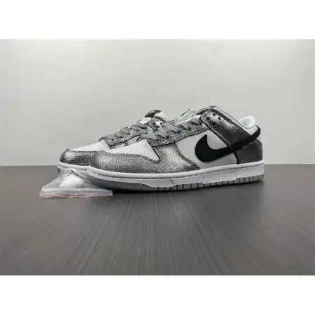 Wmns Dunk Low 'Golden Gals' 5805252
