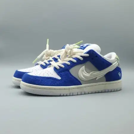 Fly Streetwear x Dunk Low Pro SB 43C302