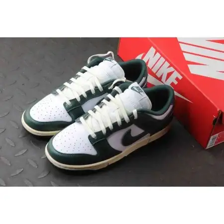 Wmns Dunk Low 'Vintage Green'