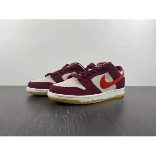 Skate Dunk Like a Girl x Dunk Low SB