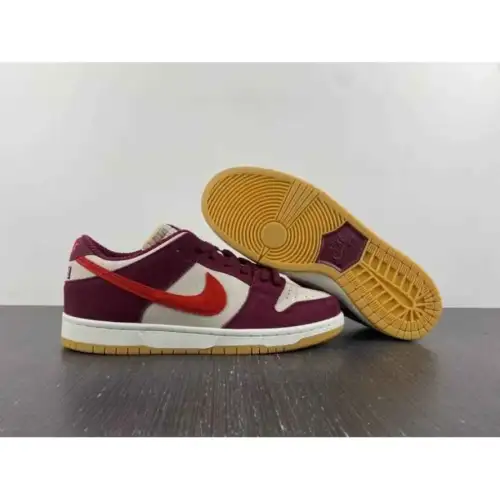 Skate Dunk Like a Girl x Dunk Low SB