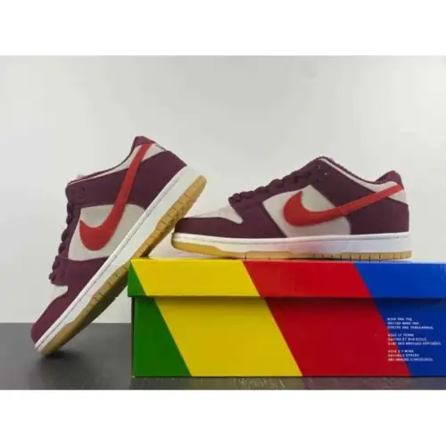 Skate Dunk Like a Girl x Dunk Low SB