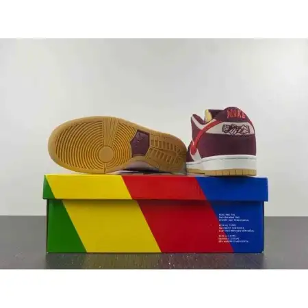 Skate Dunk Like a Girl x Dunk Low SB