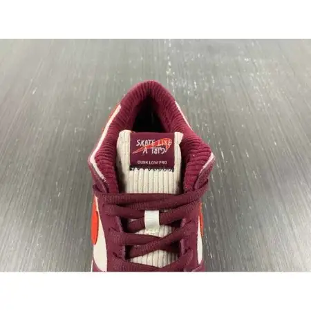 Skate Dunk Like a Girl x Dunk Low SB
