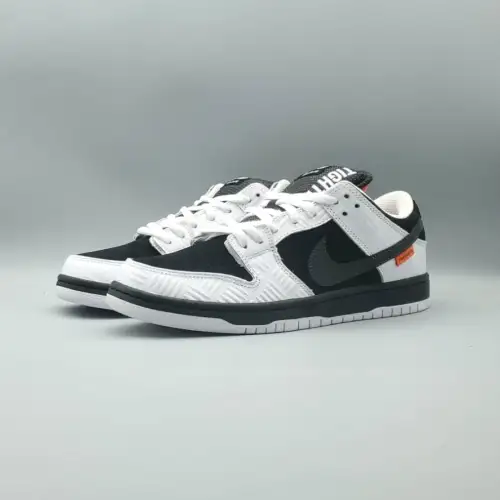 TIGHTBOOTH x Dunk FD2629-100 Low SB