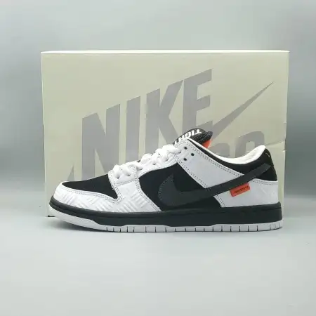 TIGHTBOOTH x Dunk FD2629-100 Low SB
